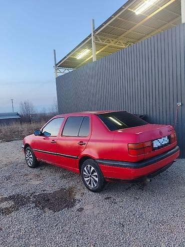 Volkswagen Vento: 1994 г., 1.8 л, Ручные, Бензин, Седан at lalafo.kg Volkswagen Vento: 1994 г., 1.8 л, Ручные, Бензин, Седан