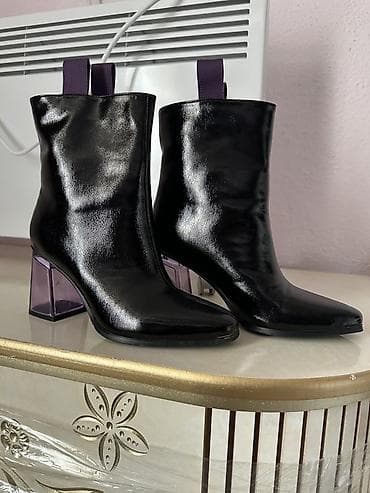Женские ботильоны с акцентным каблуком - Материал верха: чёрная at lalafo.kg Женские ботильоны с акцентным каблуком - Материал верха: чёрная
