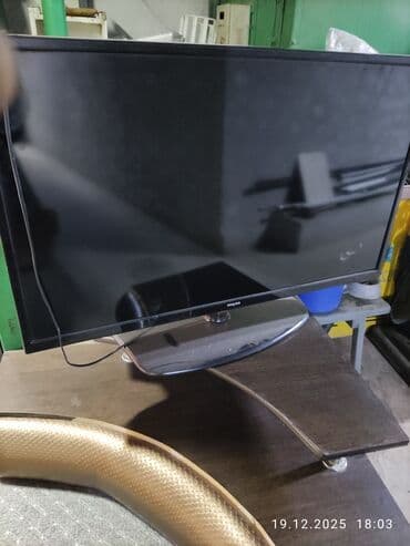 Телевизор/монитор Philips с плоской панелью на изящной овальной at lalafo.kg Телевизор/монитор Philips с плоской панелью на изящной овальной