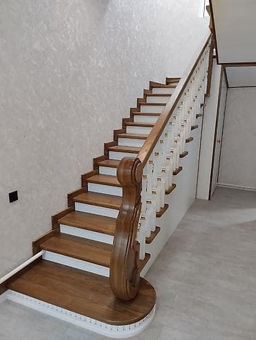 Деревянная лестница Для дома, Бесплатный замер, Вид дерева: Дуб, Форма лестницы: Г-образная, Стиль: Классический at lalafo.kg Деревянная лестница Для дома, Бесплатный замер, Вид дерева: Дуб, Форма лестницы: Г-образная, Стиль: Классический