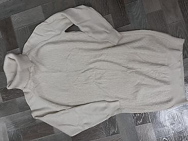 Вязаное платье-свитер с высоким воротником Новая - Цвет at lalafo.kg Вязаное платье-свитер с высоким воротником Новая - Цвет