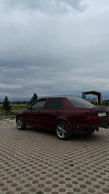 Volkswagen Vento: 1992 г., Механика, Бензин, Седан at lalafo.kg Volkswagen Vento: 1992 г., Механика, Бензин, Седан