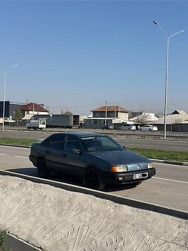 Volkswagen Passat: 1988 г., 1.8 л, Ручные, Бензин, Седан at lalafo.kg Volkswagen Passat: 1988 г., 1.8 л, Ручные, Бензин, Седан