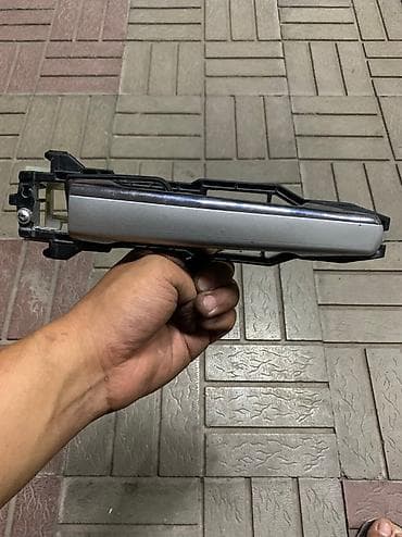 Дверная ручка на Мерседес w210 правая at lalafo.kg Дверная ручка на Мерседес w210 правая