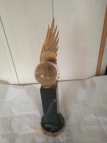 Статуэтка/приз на подставке.
- Материал: нефрит.
Вес - 1 кг at lalafo.kg Статуэтка/приз на подставке.
- Материал: нефрит.
Вес - 1 кг