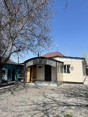 Дом с большим участком и хозяйственными постройками в г. Кара-Балта at lalafo.kg Дом с большим участком и хозяйственными постройками в г. Кара-Балта