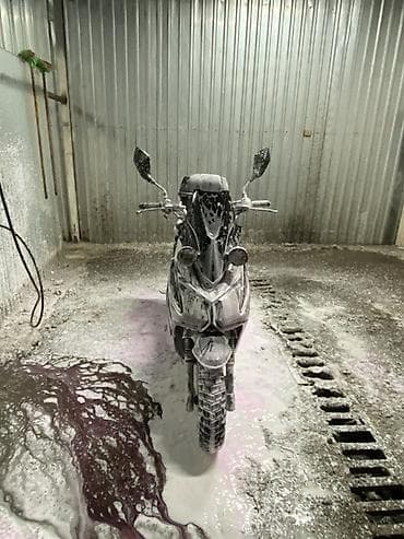 Скутер/максискутер городского типа с внедорожными шинами at lalafo.kg Скутер/максискутер городского типа с внедорожными шинами