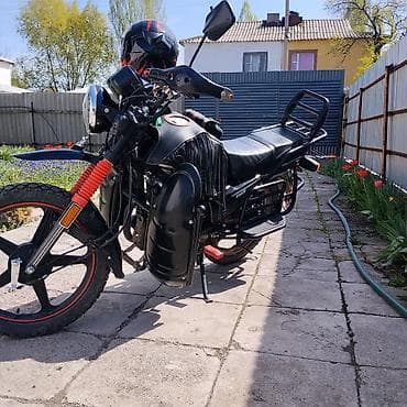 Мотоцикл дорожный/круизёр, черный, с набором доработок и аксессуаров at lalafo.kg Мотоцикл дорожный/круизёр, черный, с набором доработок и аксессуаров