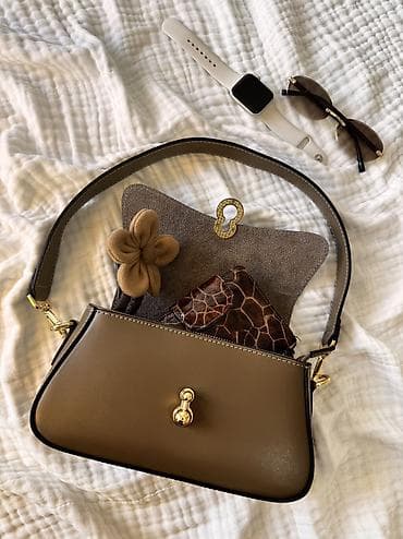 Классическая сумка, Италия, Материал: Натуральная кожа, Застежка на молнии, Оригинал, Женские, Новый at lalafo.kg Классическая сумка, Италия, Материал: Натуральная кожа, Застежка на молнии, Оригинал, Женские, Новый