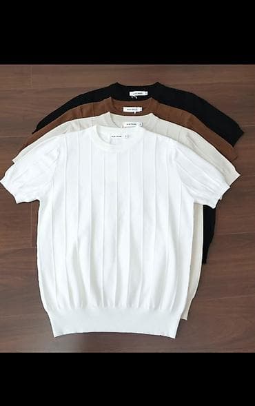 Вязаная футболка с коротким рукавом и вертикальным рельефным узором at lalafo.kg Вязаная футболка с коротким рукавом и вертикальным рельефным узором