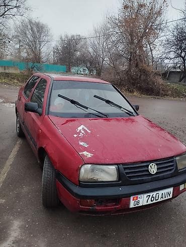 Volkswagen Vento: 1992 г., Механика, Бензин, Седан at lalafo.kg Volkswagen Vento: 1992 г., Механика, Бензин, Седан