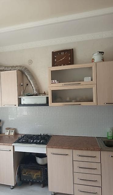 Кухонный гарнитур, цвет - Коричневый, ДСП at lalafo.kg Кухонный гарнитур, цвет - Коричневый, ДСП