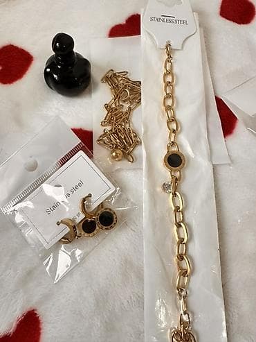 Набор бижутерии из нержавеющей стали (стиль: золото с черными at lalafo.kg Набор бижутерии из нержавеющей стали (стиль: золото с черными
