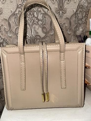 Классическая сумка, Материал: Экокожа, Застежка на молнии, Женские, Новый at lalafo.kg Классическая сумка, Материал: Экокожа, Застежка на молнии, Женские, Новый