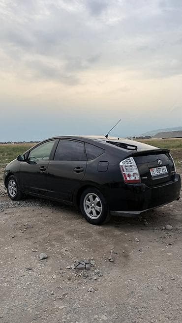 Toyota Prius: 2006 г., 1.5 л, Вариатор, Гибрид, Хэтчбэк at lalafo.kg Toyota Prius: 2006 г., 1.5 л, Вариатор, Гибрид, Хэтчбэк