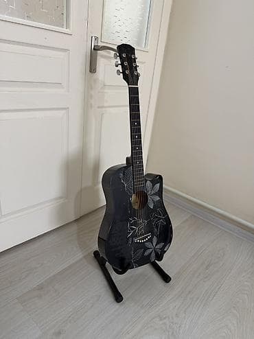 Срочно продается акустическая гитара звучит очень хорошо гриф ровный at lalafo.kg Срочно продается акустическая гитара звучит очень хорошо гриф ровный