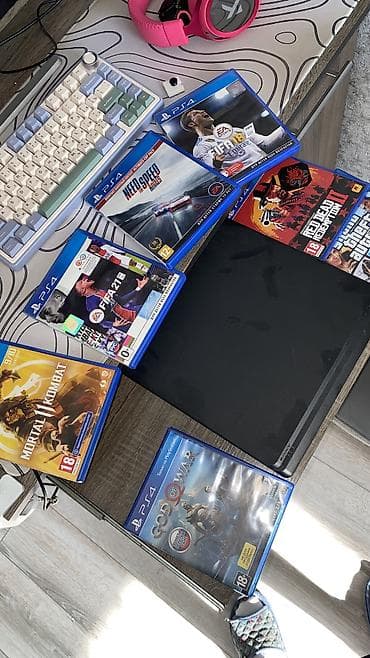 Продаю Playstation 4pro 500гб БЕЗ ДИСКОВ!!! 2 оригинальных джойстика at lalafo.kg Продаю Playstation 4pro 500гб БЕЗ ДИСКОВ!!! 2 оригинальных джойстика