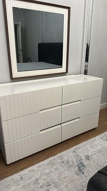 Спальный гарнитур в современном стиле, светлая фактурная фасадная at lalafo.kg Спальный гарнитур в современном стиле, светлая фактурная фасадная