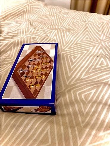 Набор шахмат Metal Chess Set. - Компактная складная доска с замочками at lalafo.kg Набор шахмат Metal Chess Set. - Компактная складная доска с замочками