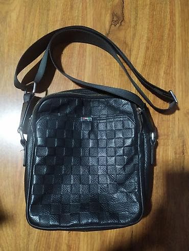 Барсетка, Bottega Veneta, Материал: Натуральная кожа, Разделенные отделения, Регулируемый ремень, Застежка на молнии, Б/у at lalafo.kg — 1 Барсетка, Bottega Veneta, Материал: Натуральная кожа, Разделенные отделения, Регулируемый ремень, Застежка на молнии, Б/у — 1