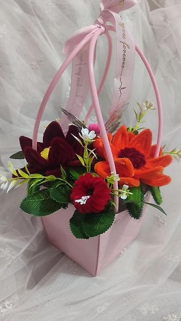Декоративные цветочные композиции в корзиночке - Ручная работа at lalafo.kg Декоративные цветочные композиции в корзиночке - Ручная работа
