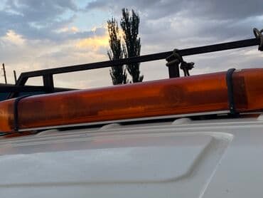 Проблесковый маячок оранжевого цвета, предназначенный для установки на at lalafo.kg Проблесковый маячок оранжевого цвета, предназначенный для установки на