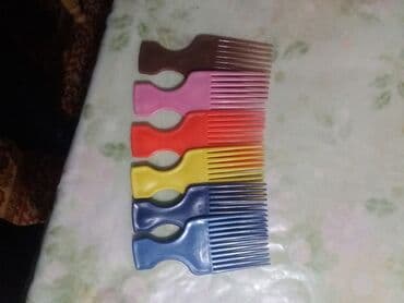 Расчески пластмассовые 10 сом(оптом) at lalafo.kg Расчески пластмассовые 10 сом(оптом)