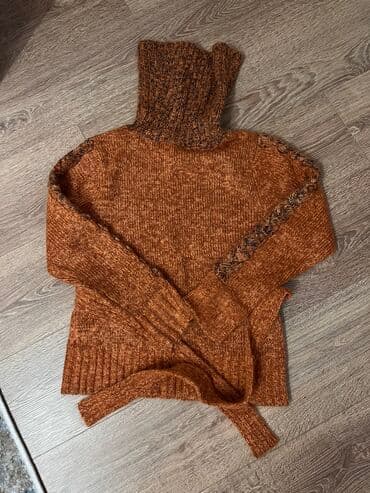 Кофта, Высокая горловина, Зима, One size at lalafo.kg Кофта, Высокая горловина, Зима, One size