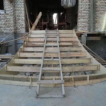 Бетонная лестница Для дома, Форма лестницы: Много-маршевая at lalafo.kg Бетонная лестница Для дома, Форма лестницы: Много-маршевая