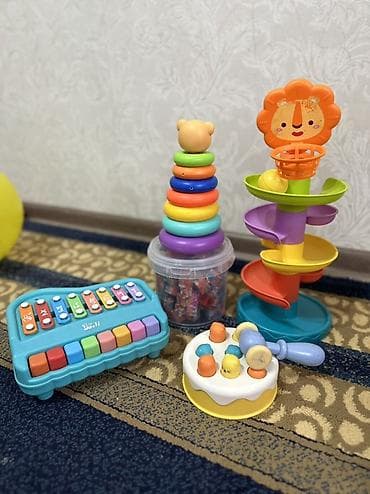 Набор развивающих игрушек для малышей: - Пирамидка с 7 яркими at lalafo.kg Набор развивающих игрушек для малышей: - Пирамидка с 7 яркими