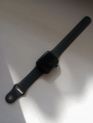 Смарт-часы с прямоугольным сенсорным экраном и темным корпусом at lalafo.kg Смарт-часы с прямоугольным сенсорным экраном и темным корпусом