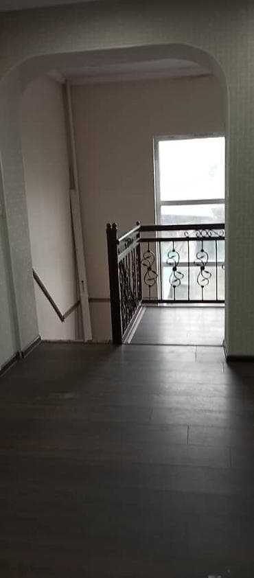 Продаётся двухэтажный дом с просторными светлыми комнатами и at lalafo.kg Продаётся двухэтажный дом с просторными светлыми комнатами и