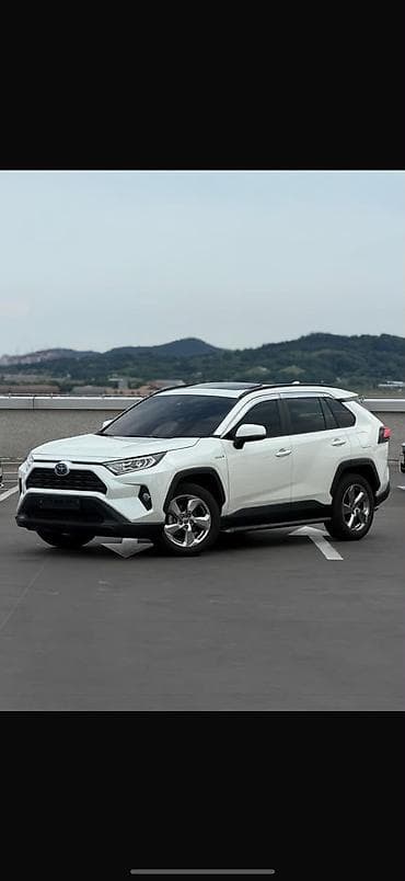Toyota RAV4: 2020 г., 2.5 л, Гибрид at lalafo.kg Toyota RAV4: 2020 г., 2.5 л, Гибрид