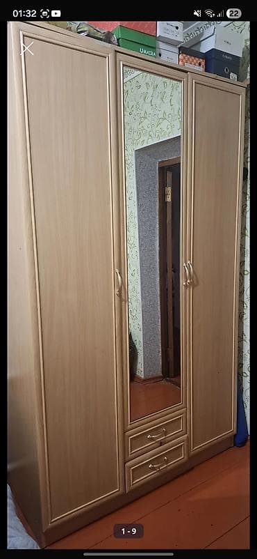 Комплект мебели для спальни в светло-бежевом (под древесину) цвете at lalafo.kg Комплект мебели для спальни в светло-бежевом (под древесину) цвете