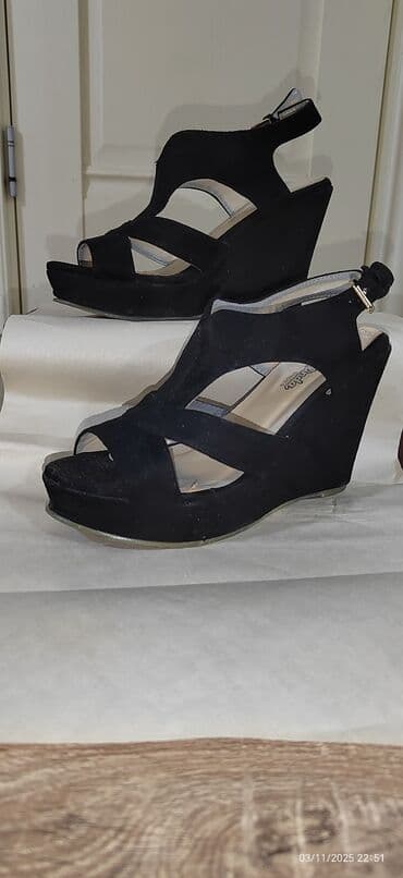 Босоножки, 37, Steve Madden, Б/у, цвет - Черный at lalafo.kg Босоножки, 37, Steve Madden, Б/у, цвет - Черный