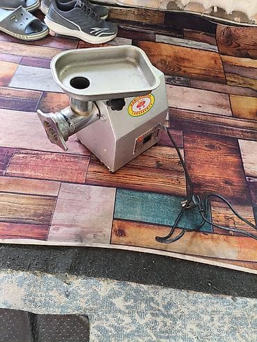 Электрическая мясорубка промышленного типа - Корпус из металла at lalafo.kg Электрическая мясорубка промышленного типа - Корпус из металла