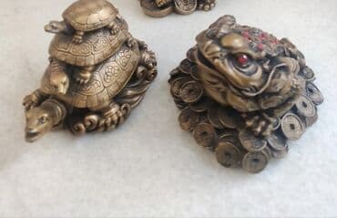 Статуэтки денежные. Черепаха с золотыми деньгами, лягушка денежная- at lalafo.kg Статуэтки денежные. Черепаха с золотыми деньгами, лягушка денежная-