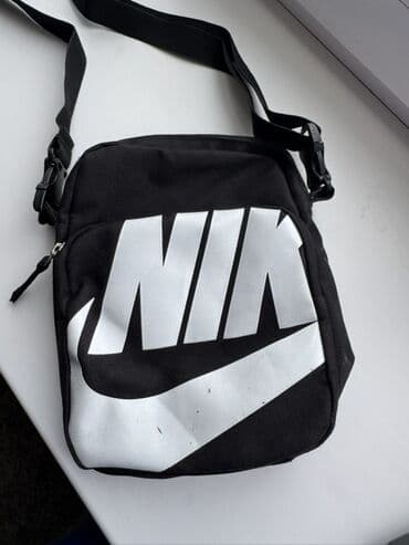 Сумка через плечо Nike, компактная повседневная модель. - Цвет at lalafo.kg Сумка через плечо Nike, компактная повседневная модель. - Цвет