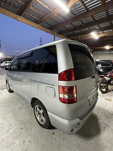 Toyota Noah: 2003 г., 2 л, Автомат, Бензин, Минивэн at lalafo.kg Toyota Noah: 2003 г., 2 л, Автомат, Бензин, Минивэн