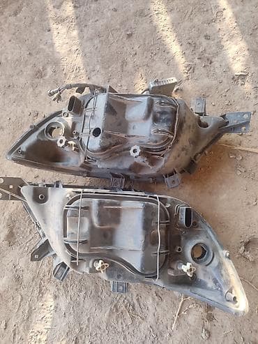 Комплект передних фар Mercedes-Benz 2003 г., Оригинал at lalafo.kg Комплект передних фар Mercedes-Benz 2003 г., Оригинал