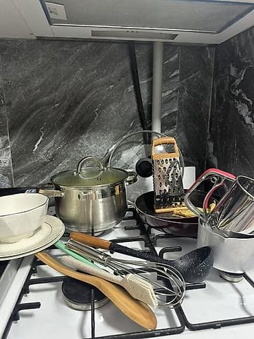 Набор кухонной посуды и инструментов. Всё абсолютно новое. В at lalafo.kg Набор кухонной посуды и инструментов. Всё абсолютно новое. В