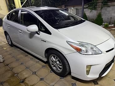 Toyota Prius: 2015 г., 1.8 л, Автомат, Гибрид, Хэтчбэк at lalafo.kg Toyota Prius: 2015 г., 1.8 л, Автомат, Гибрид, Хэтчбэк
