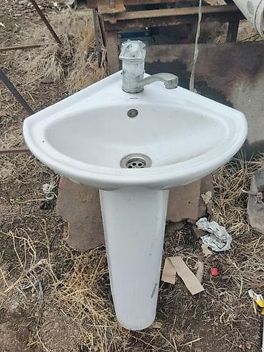 Ванна үчүн раковиналар: Ванна үчүн раковина, Өзгөчөлүктөрү: Жылтырак, Бурчтук формасы, Материалы: Керамика lalafo.kg да — 1 Ванна үчүн раковиналар: Ванна үчүн раковина, Өзгөчөлүктөрү: Жылтырак, Бурчтук формасы, Материалы: Керамика — 1