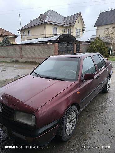 Volkswagen Vento: 1994 г., 1.8 л, Механика, Бензин, Седан at lalafo.kg Volkswagen Vento: 1994 г., 1.8 л, Механика, Бензин, Седан