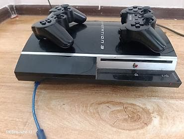 Sony PlayStation 3 (толстая версия, черный глянец) с двумя at lalafo.kg Sony PlayStation 3 (толстая версия, черный глянец) с двумя