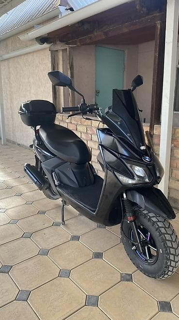 Скутер/мопед, чёрный, городско‑туринговый стиль. Основные at lalafo.kg Скутер/мопед, чёрный, городско‑туринговый стиль. Основные