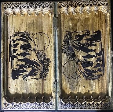 Резные деревянные шахматы/нарды 2-в-1 - Игровой набор ручной работы at lalafo.kg Резные деревянные шахматы/нарды 2-в-1 - Игровой набор ручной работы