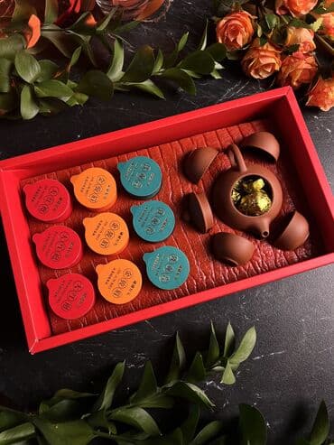 Подарочный набор китайского крупнолистового чая с посудой для at lalafo.kg Подарочный набор китайского крупнолистового чая с посудой для