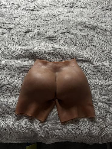 Силиконовые шорты-накладка с формированием бёдер и ягодиц - Материал at lalafo.kg Силиконовые шорты-накладка с формированием бёдер и ягодиц - Материал