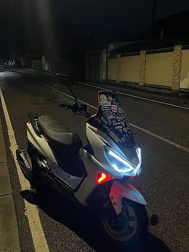 Lotus: Скутер (белый) с яркой светодиодной оптикой и лобовым стеклом со at lalafo.kg — 5 Lotus: Скутер (белый) с яркой светодиодной оптикой и лобовым стеклом со — 5